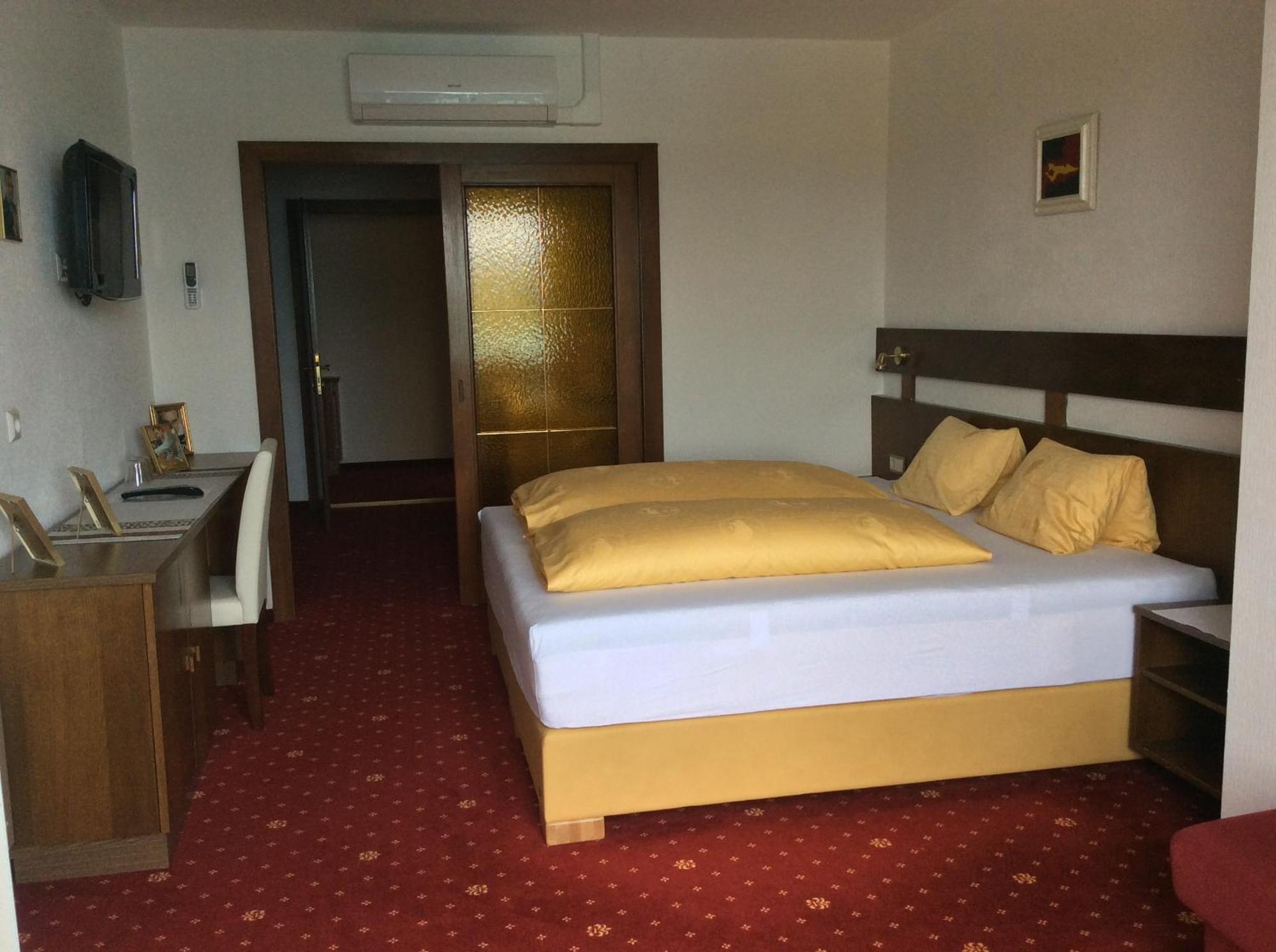 Villa Desiree - Hotel Garni - Adults Only Villach Exterior foto