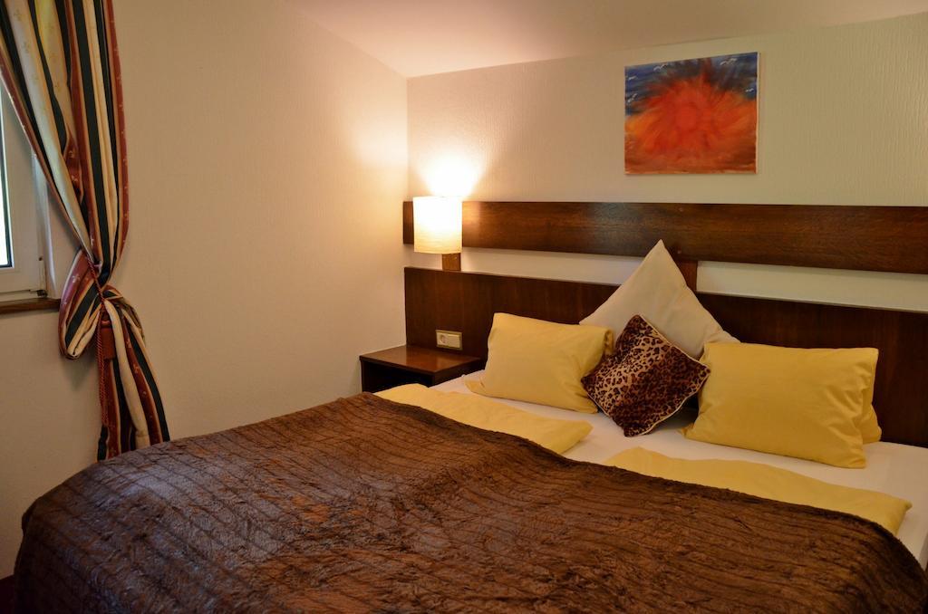 Villa Desiree - Hotel Garni - Adults Only Villach Habitación foto