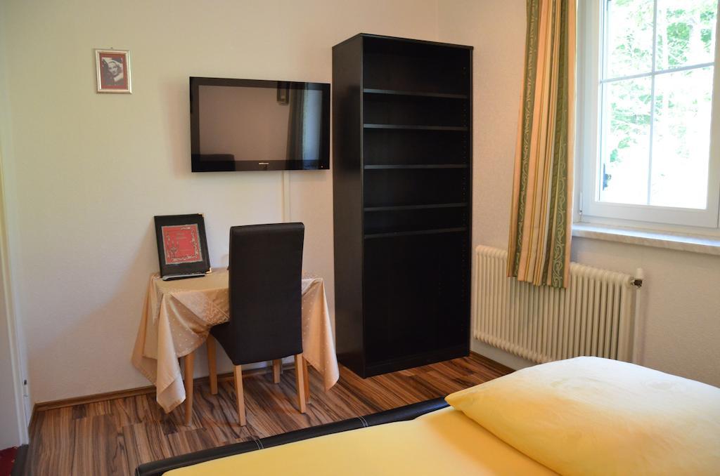 Villa Desiree - Hotel Garni - Adults Only Villach Habitación foto